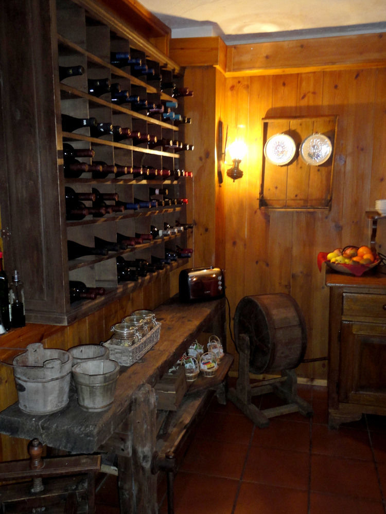 Hotel Petit Dahu - Chambres Et Restaurant Cogne Exterior photo